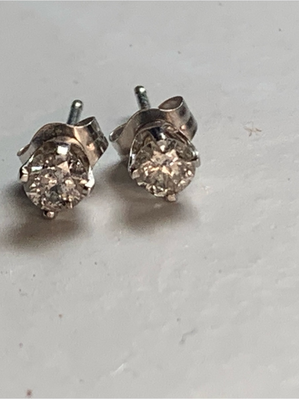 Classic 10kt White Gold Diamond Stud Earrings - Elegant Sparkle! Perfect shape!